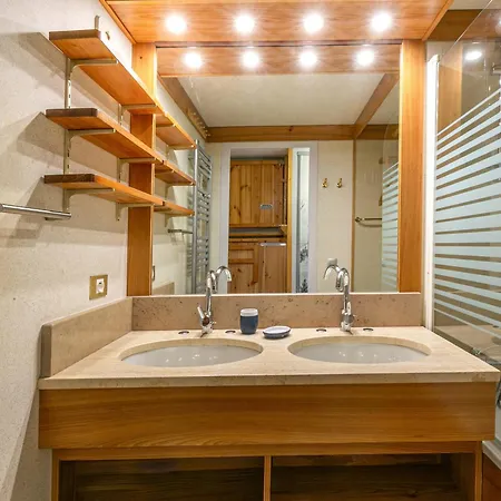 Coquet Avec Balcon, Wifi, 2 Pieces, Appartement
